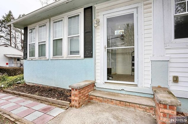 37 Maple Ave, Park Ridge NJ 07656-2148 exterior