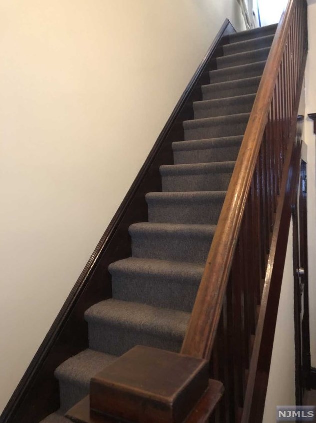 585 Ringwood Ave, Midvale, NJ 07465