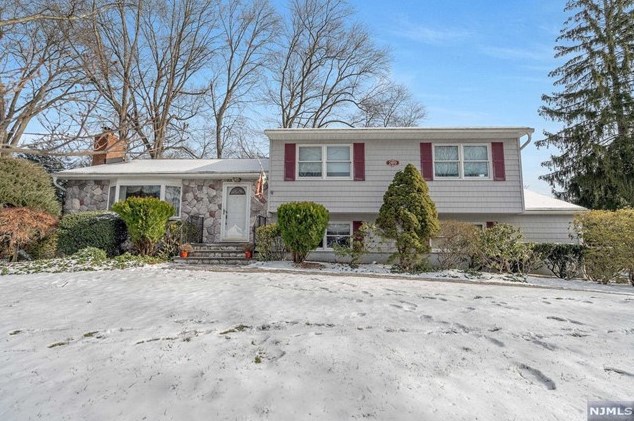 2489 Cleveland Ave, Westwood, NJ 07676-4933