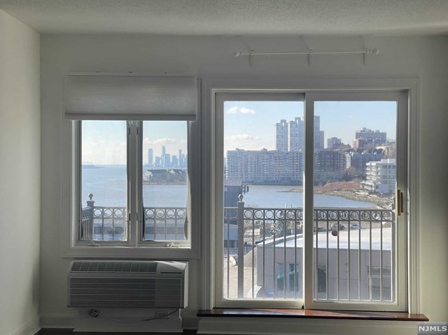 6401 City Pl, Edgewater, NJ 07020
