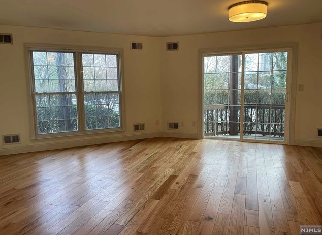 544 Ridge Ln, West Fort Lee NJ  07024-2145 exterior