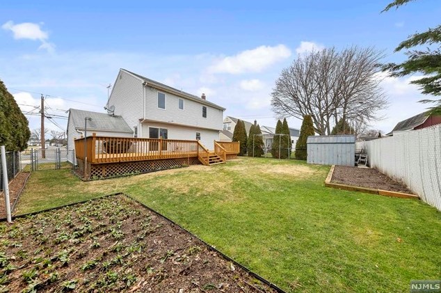 196 Schepis Ave, Saddle Brook, NJ 07663