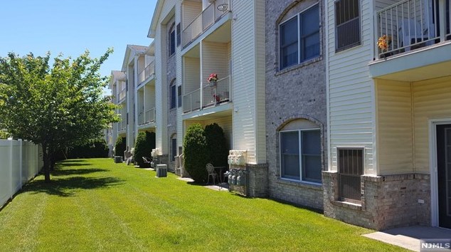 520 Victor St #37, Saddle Brook, NJ 07663