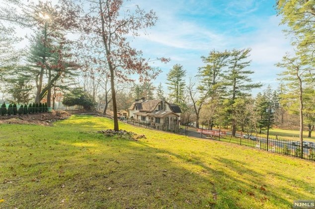 50 Jacquelin Ave, Ho Ho Kus NJ  exterior