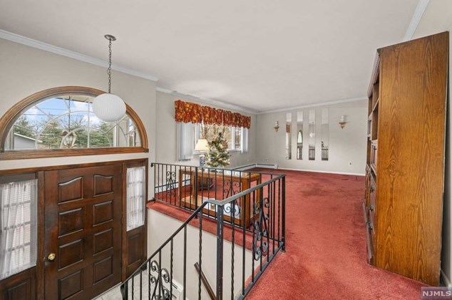 10 Garden Ct, Westwood, NJ 07676-4514