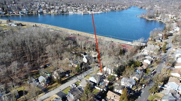 5 Laurel Dr, Wayne, NJ 07470-4403