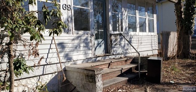 69 Wyckoff Ave, Waldwick, NJ 07463-1733