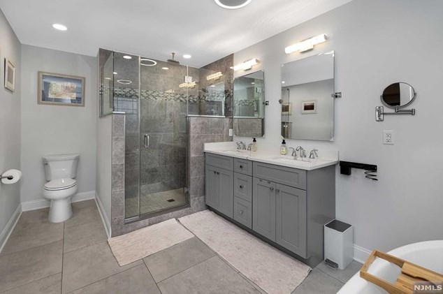 15 4th St, Wood-Ridge NJ  07075-2205 exterior