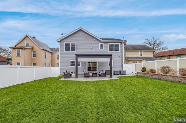 15 4th St, Wood-Ridge NJ  07075-2205 exterior