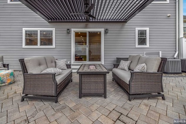 15 4th St, Wood-Ridge NJ  07075-2205 exterior
