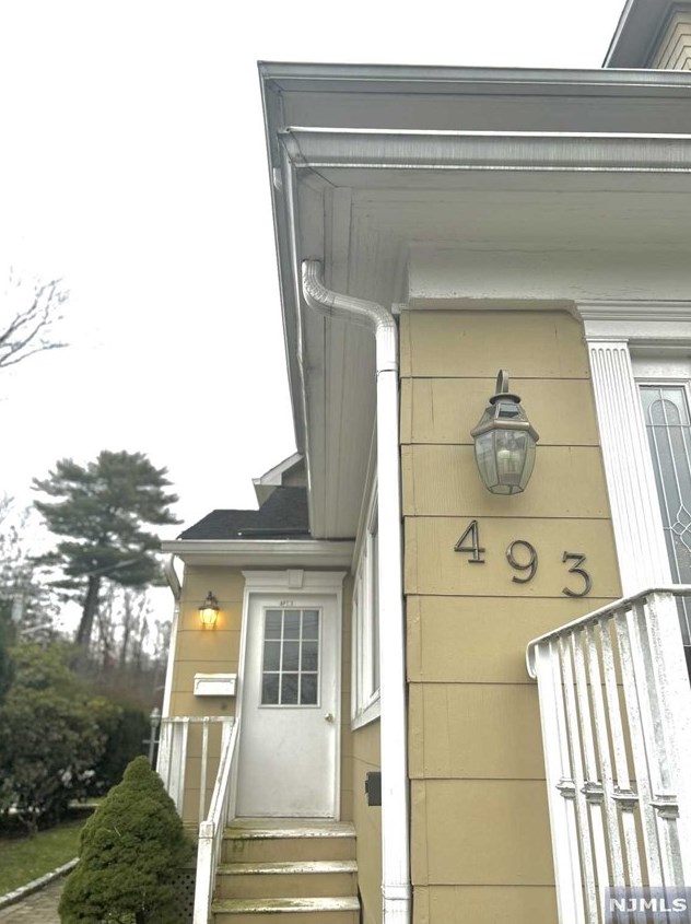493 Engle St, Englewood NJ  07631-1812 exterior