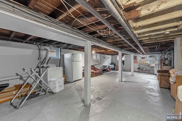 226 Riverview Pl, Cliffside Park NJ 07010-1113 exterior