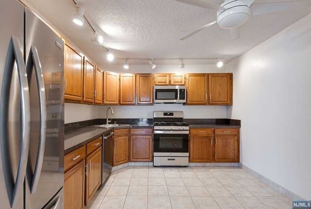 435 Poets Way, Mahwah, NJ 07430