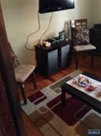 6 Lee St, Elmwood Park, NJ 07407