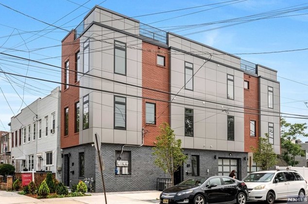 89 Lincoln St, Jersey City NJ  07307-3632 exterior