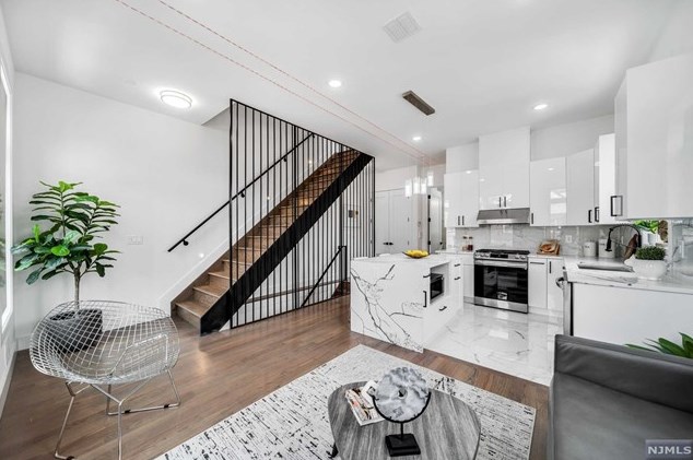 89 Lincoln St #1, Jersey City, NJ 07307