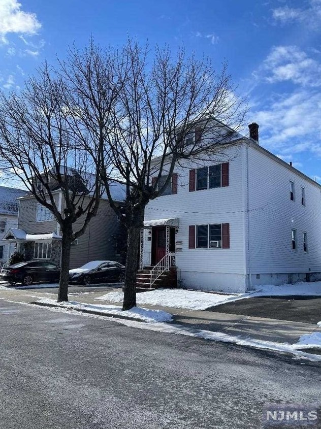 27 Albert St #1, Outwater, NJ 07026