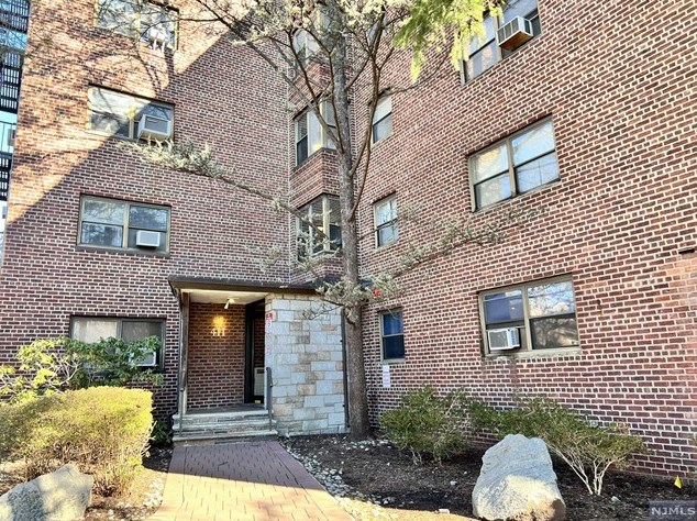 411 Park Pl #2e, West Fort Lee, NJ 07024