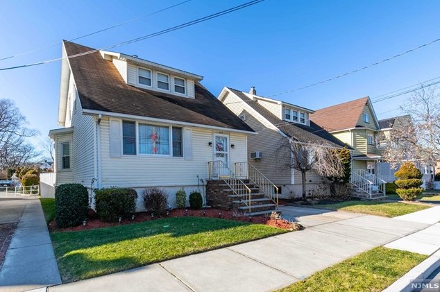 214 Court Ave, Lyndhurst, NJ 07071