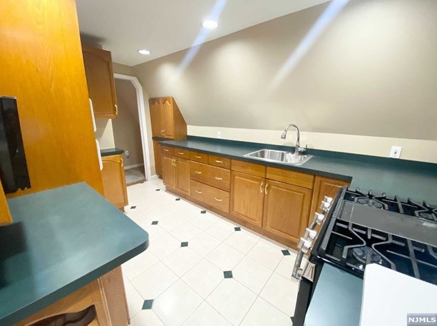 21 Columbus St #2, Bloomfield, NJ 07003