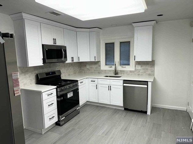 454 Westview Pl, West Fort Lee NJ  07024-3917 exterior