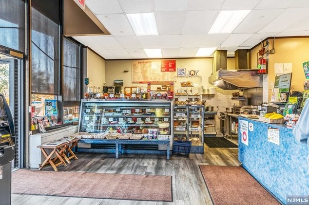 4 Horizon Rd, West Fort Lee NJ  07024-6701 exterior