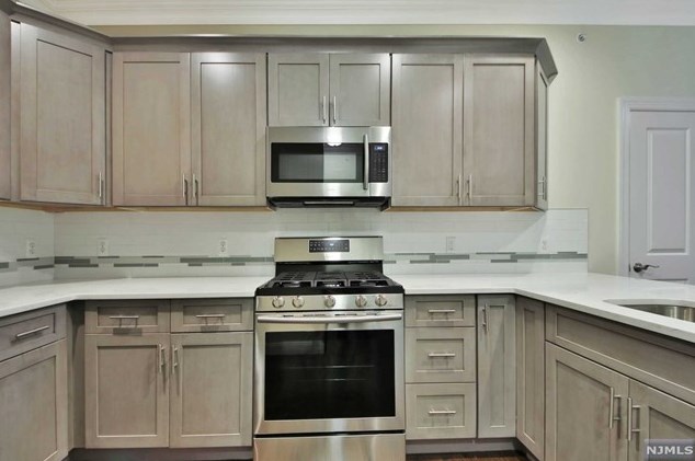 115 Watchung Ave #2, Montclair, NJ 07043