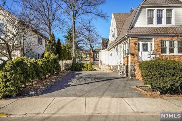 2081 Jones Rd, West Fort Lee, NJ 07024