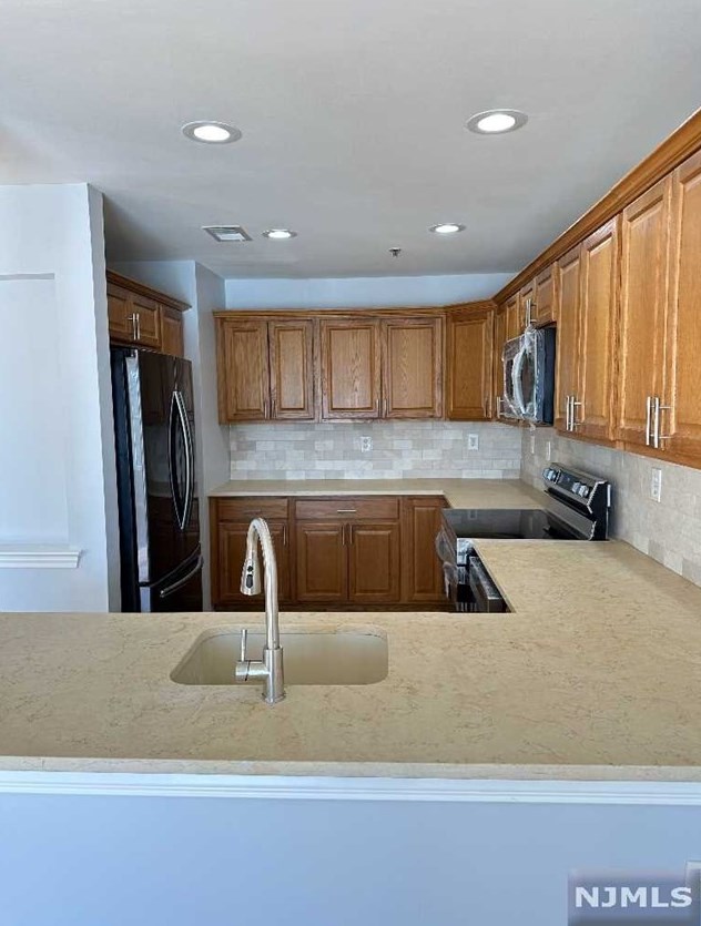 159 Vista Ter, Pompton Falls, NJ 07442-1476