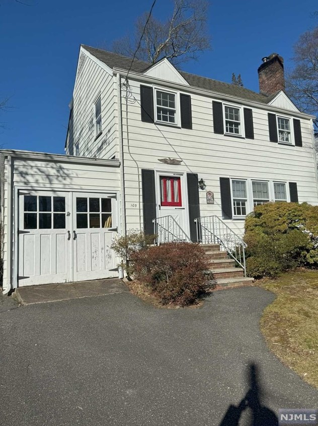 105 Grove St, Waldwick, NJ 07463