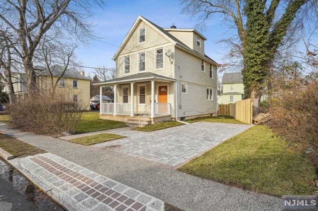 21 Slocum Ave, Englewood, NJ 07631