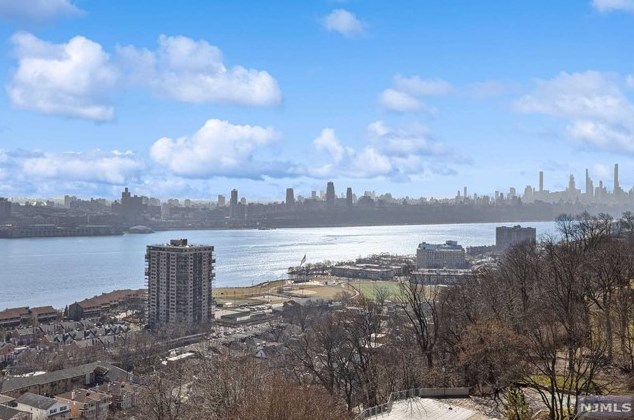 5 Horizon Rd ##805, West Fort Lee, NJ 07024