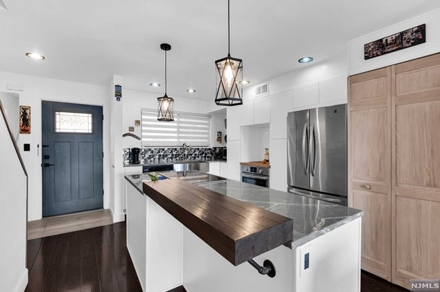 101 State Rt 5 #204, Edgewater, NJ 07020