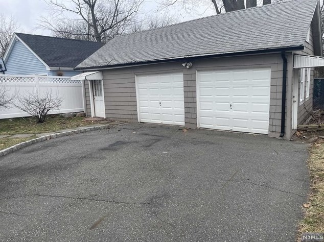 39 Ackerman St, Bloomfield, NJ 07003