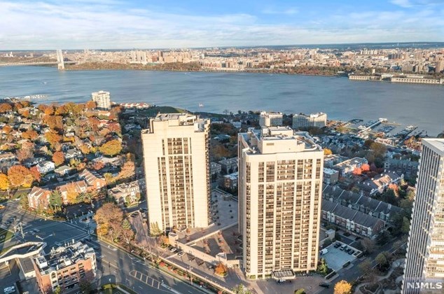 800 Palisade Ave, West Fort Lee NJ 07024-4111 exterior