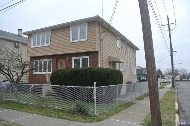2 Wadsworth St, Wallington, NJ 07057