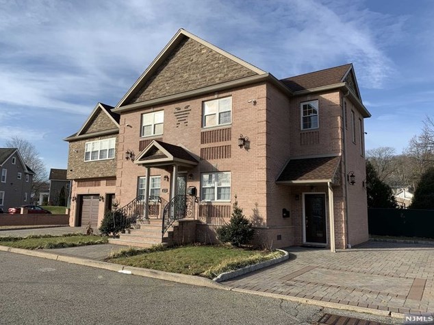 7 Bailey Ave, Bloomingdale, NJ 07403