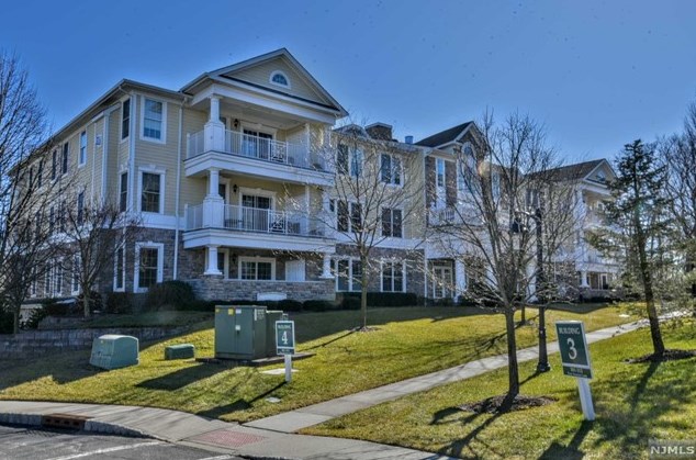 401 Four Seasons Ln, Montvale, NJ 07645