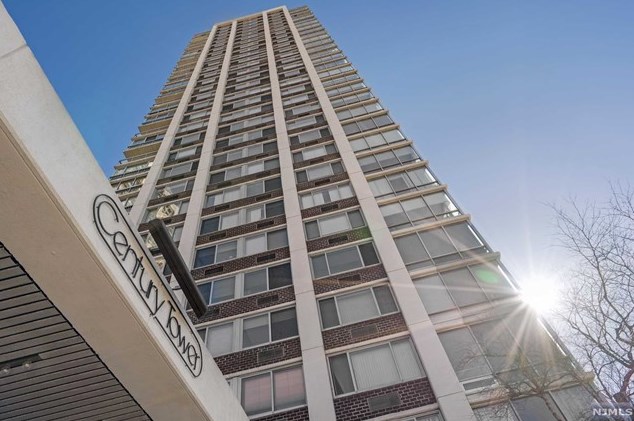 1600 Parker Ave, West Fort Lee NJ  07024-7052 exterior