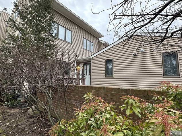 45 Southerland Dr, Mahwah, NJ 07430