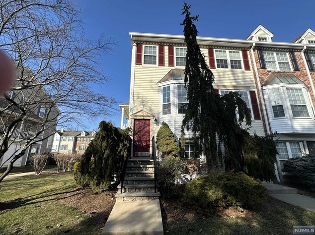 785 Sassafras Ct, Mahwah, NJ 07430