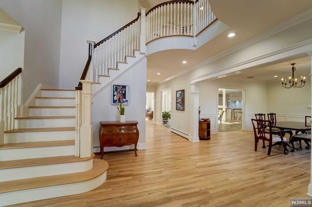 225 Woodside Ave, Franklin Lakes, NJ 07417-2028