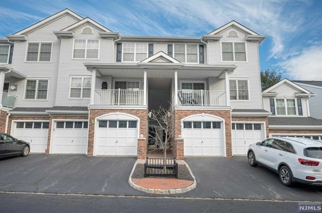 111 Sheffield Ct, Parsippany, NJ 07834