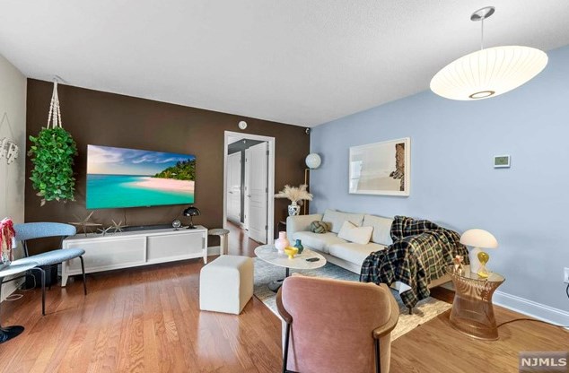 4301 Park Ave #3e, Union City, NJ 07087