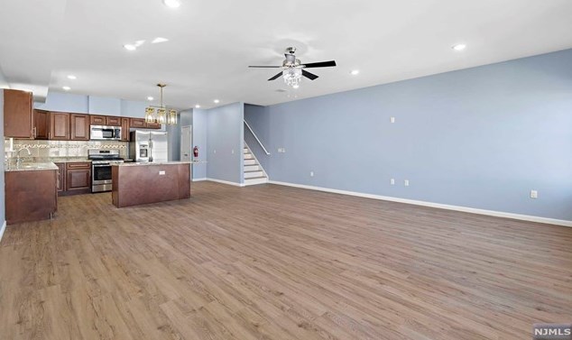 131 Laidlaw Ave, Jersey City NJ  07306-2512 exterior