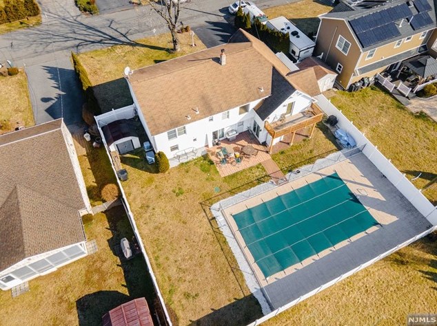 27 David Scott Dr, Wayne, NJ 07470-3374