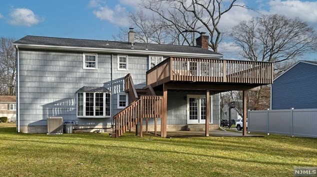 11 Oakwood Ave, Pequannock Township, NJ 07440