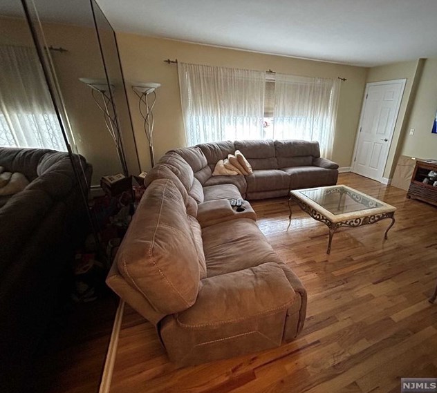 231 Maple St, Secaucus, NJ 07094-3705