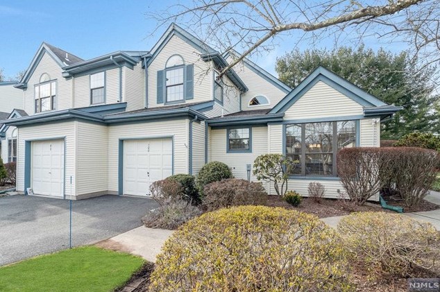 100 Suleski Ct, Mahwah, NJ 07430