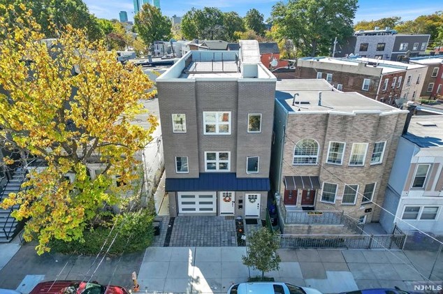 131 Zabriskie St ##2, Jersey City, NJ 07307